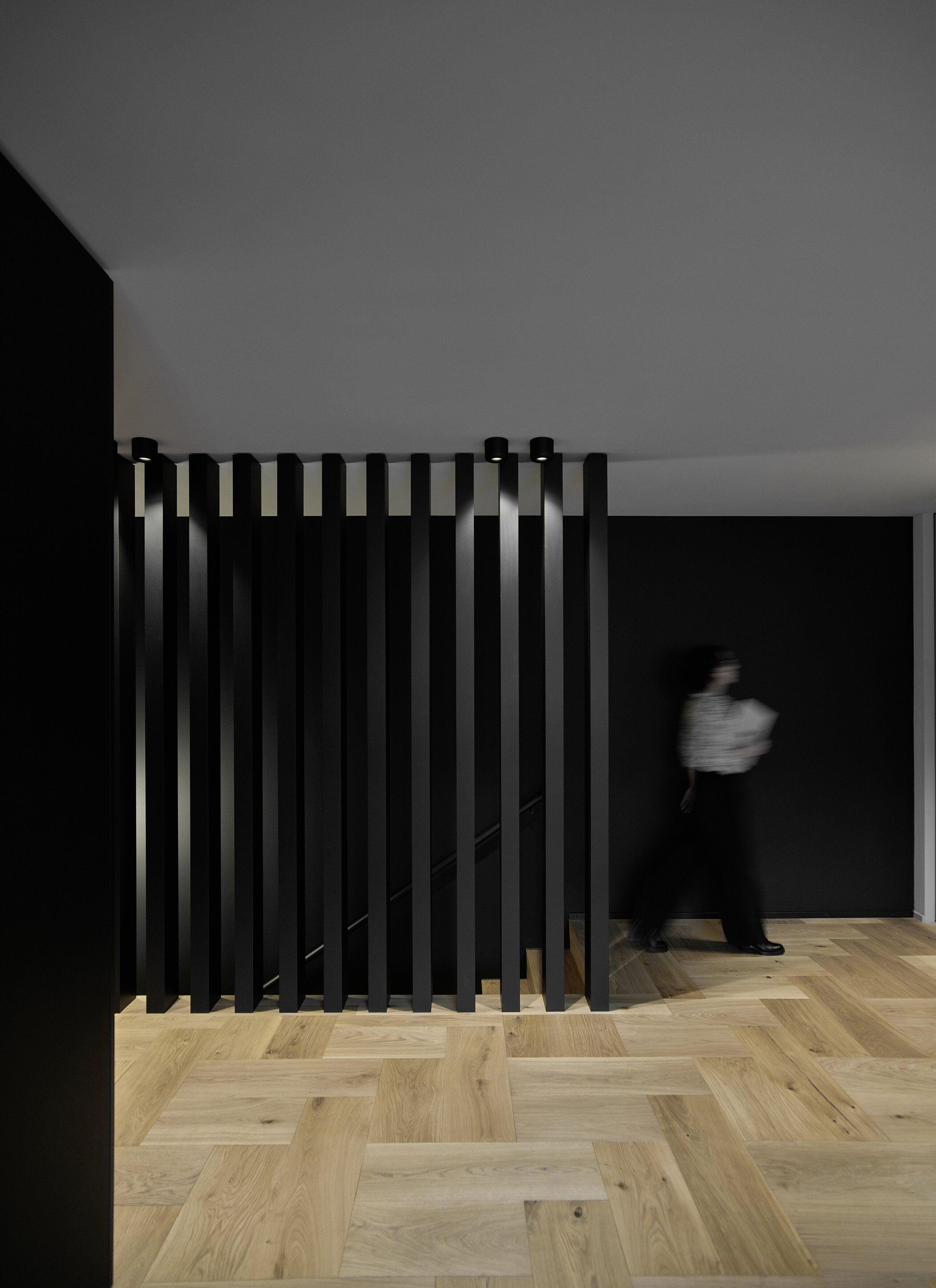 CAVITY Ceiling L black