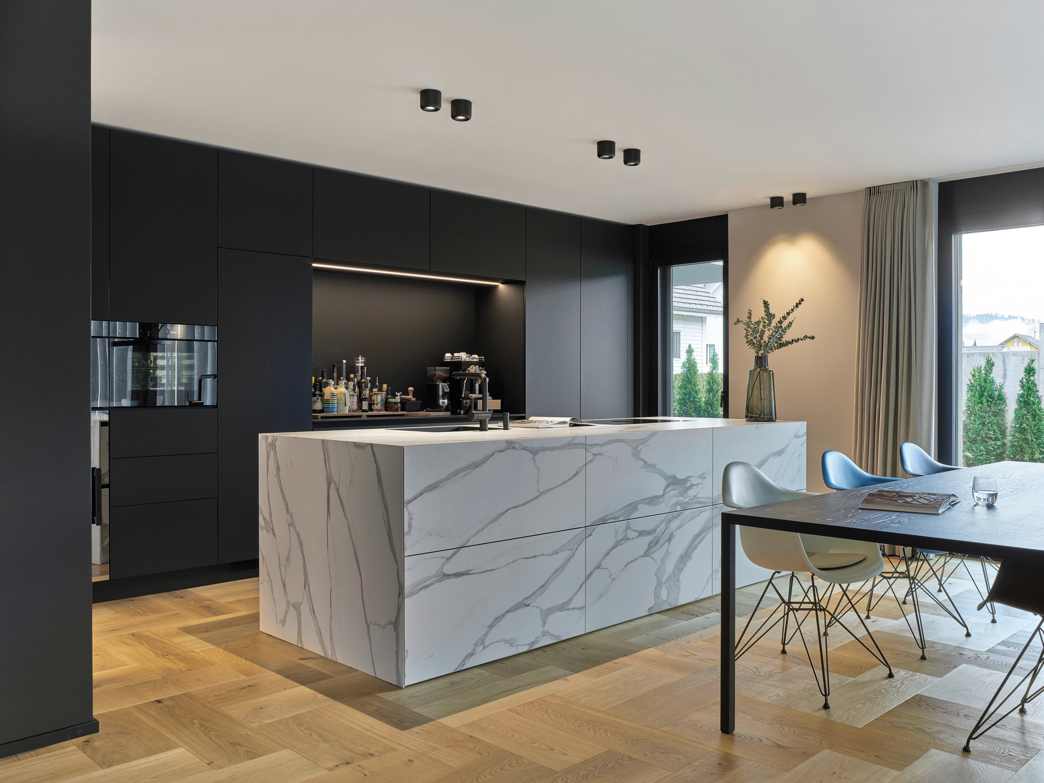 CAVITY Ceiling L black