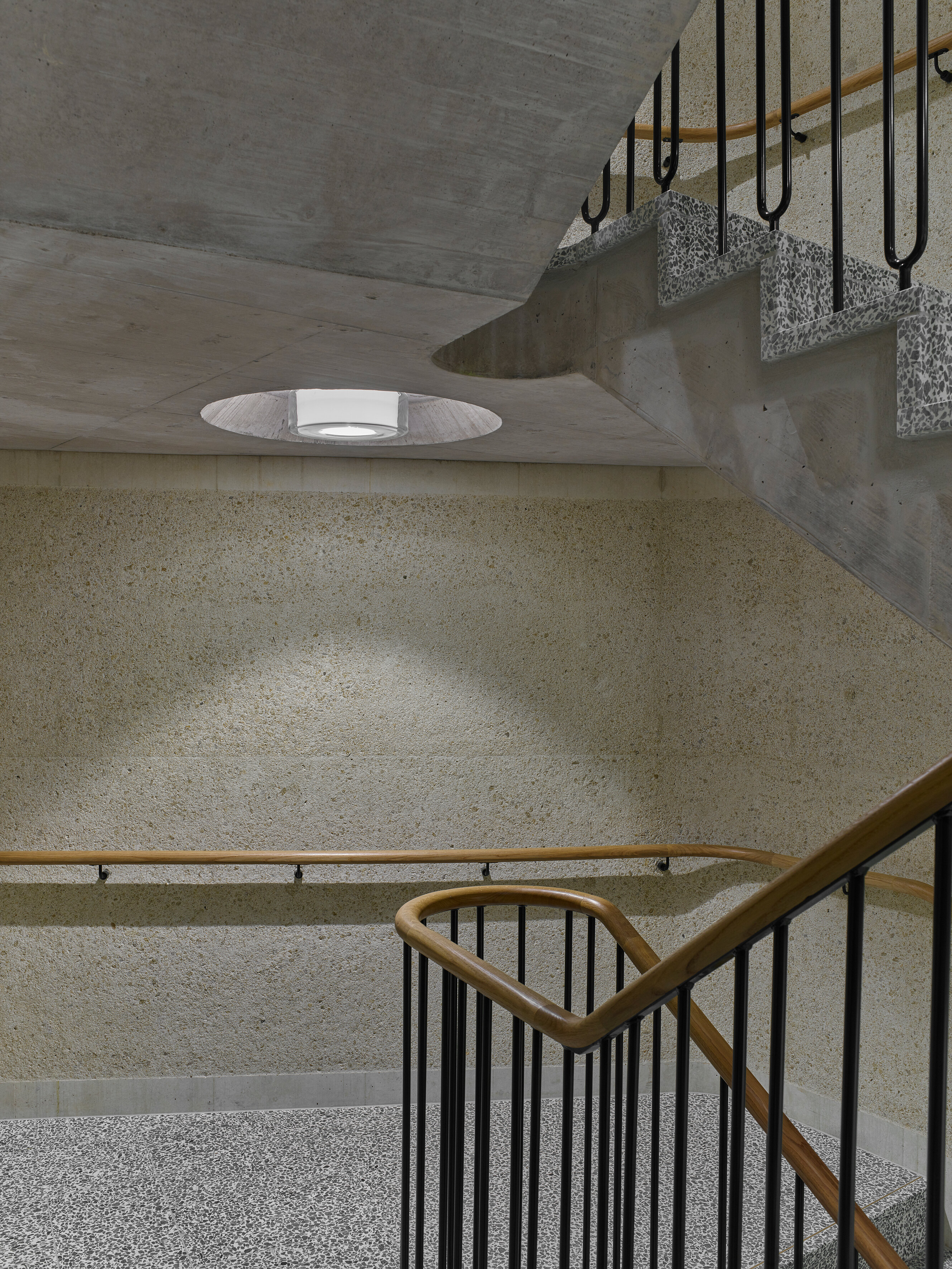 CURLING Ceiling L glass clear © Studio Olaf Becker