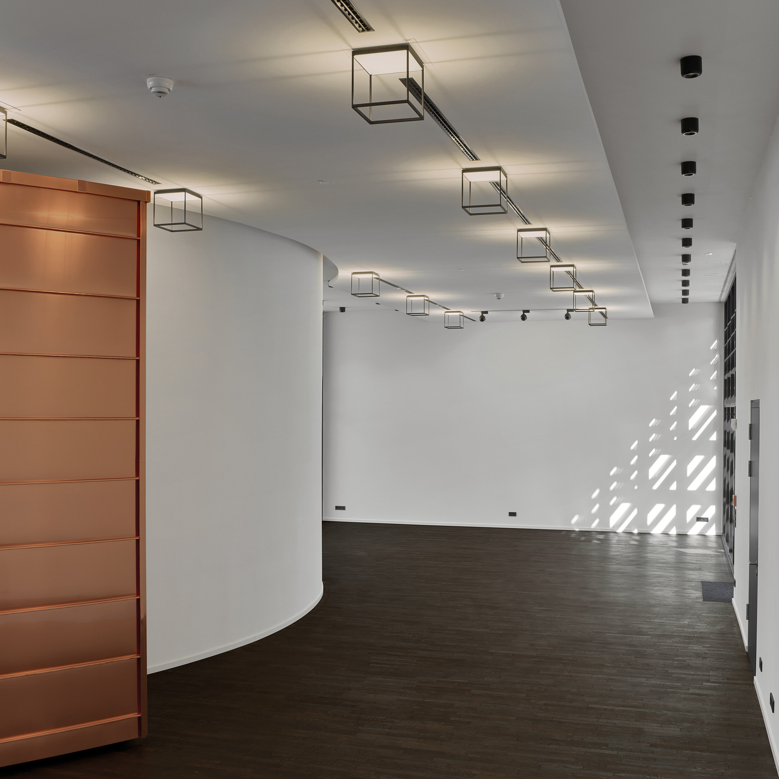 REFLEX² Ceiling M, CAVITY Ceiling L black © Studio Olaf Becker