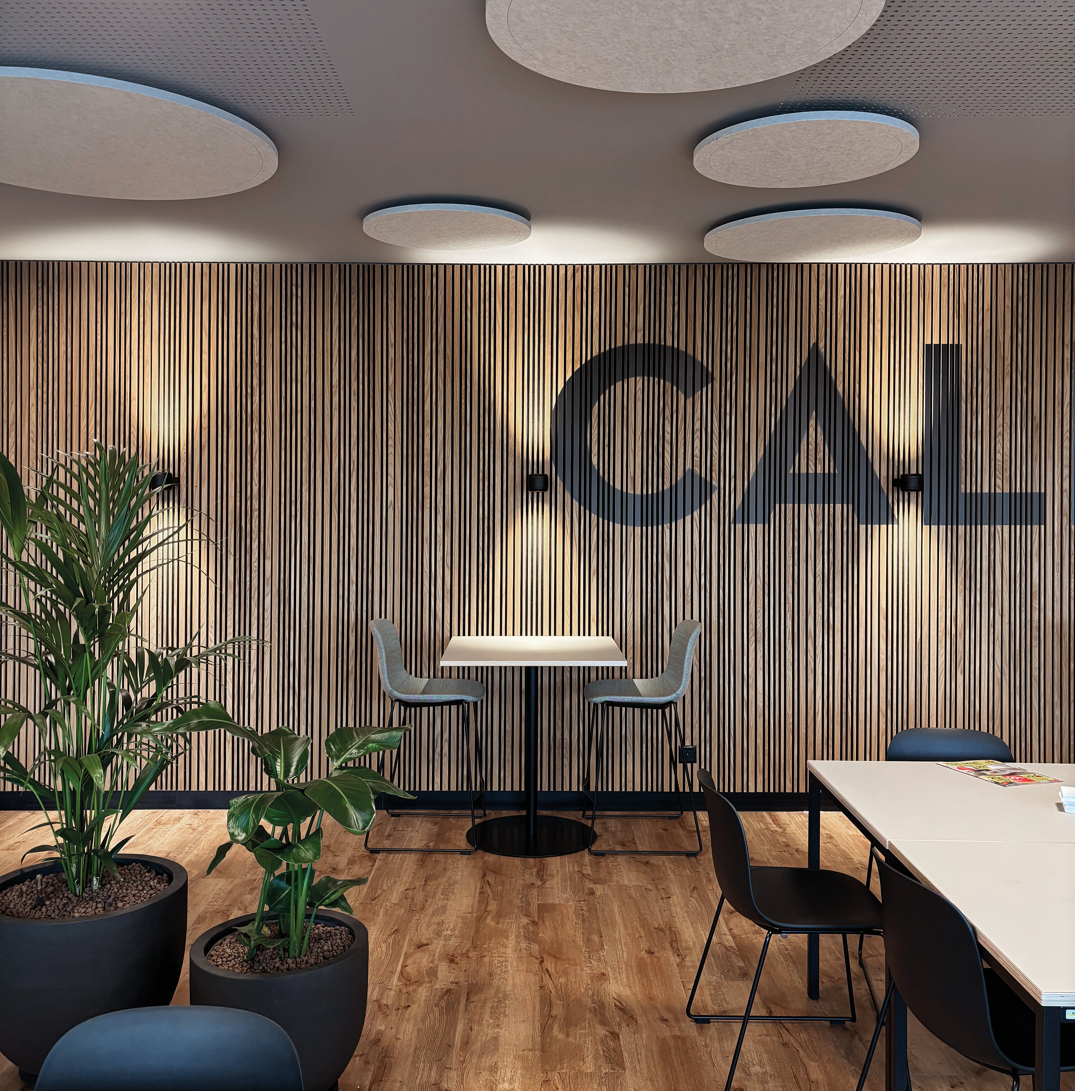 CAVITY Wall S black © wirzpartner