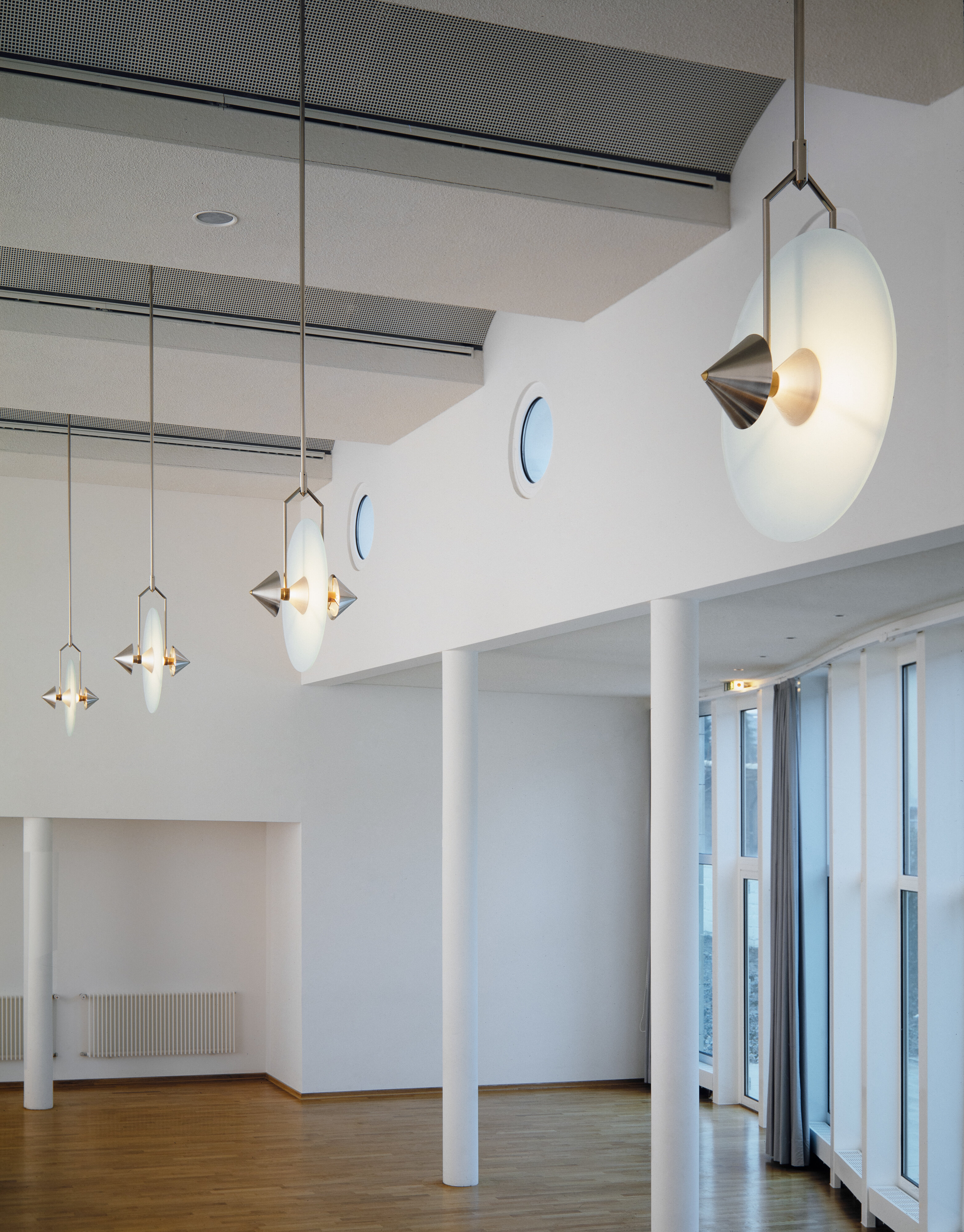 KORONA-Leuchten im Breuer-Saal 